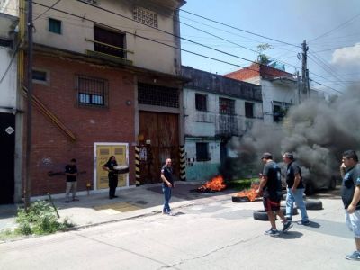 Curtidores reclam� por la reincorporaci�n de trabajadores despedidos de la empresa Cueros Florida