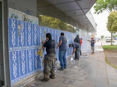 Intiman a Urtubey a reparar da�os provocados con su pegatina �electoral�