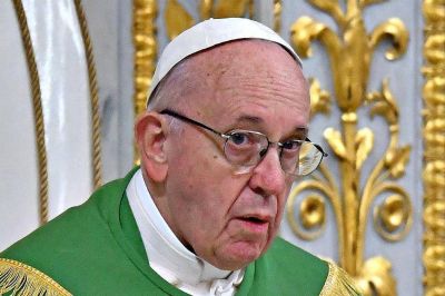 Las revelaciones sobre un obispo argentino acusado golpean al Papa