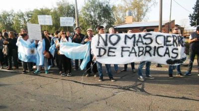 Casi 7 mil empresas cerraron en el �ltimo a�o: m�s de 1.300 son industrias