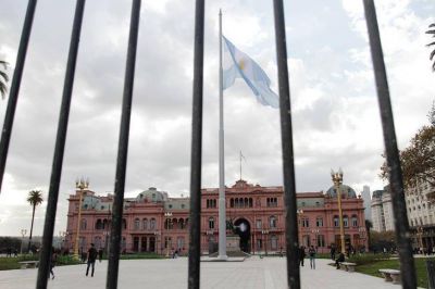 Rodr�guez Larreta busca legalizar las rejas en la Plaza de Mayo