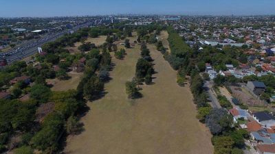 Posse promulg� la ordenanza del golf de Villa Adelina