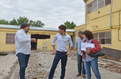 Juan Andreotti visitó la obra de renovación de la Escuela Provincial N° 7