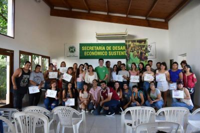 Entrega de diplomas a j�venes