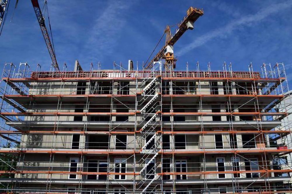 Las constructoras recortaron 8 mil empleos en un mes