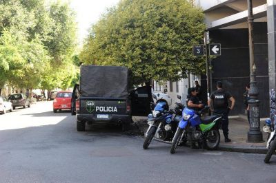 La sede de la Uocra en 50, 3 y 4, con custodia policial