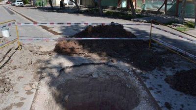 Obras bajo tierra: cloacas para vecinos de Puente de Hierro