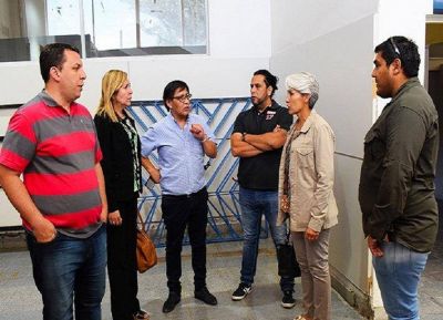 Petroleros Jer�rquicos donaron comestibles a las colonias municipales caletenses