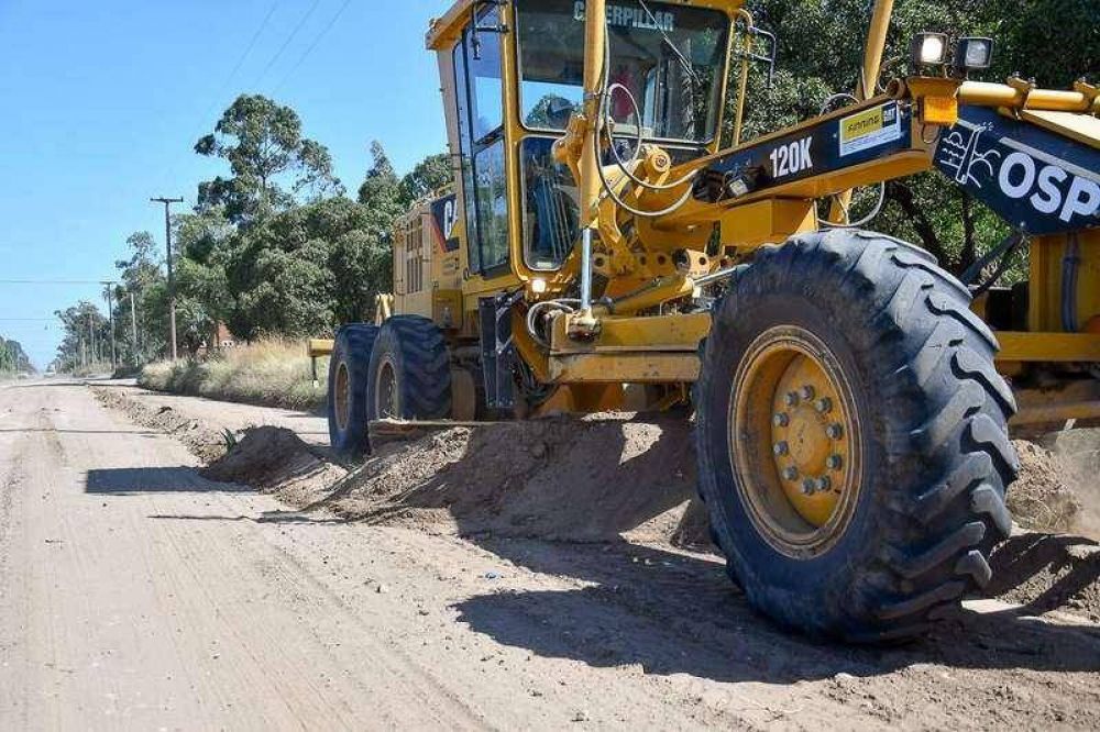 Fuerte operativo para reacondicionar calles de tierra en Necochea y Quequ�n
