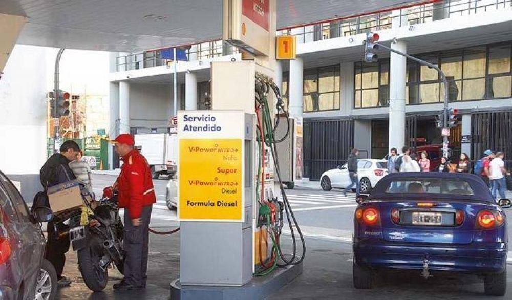 En las Estaciones de Servicio se ampl�a la brecha a favor de las naftas