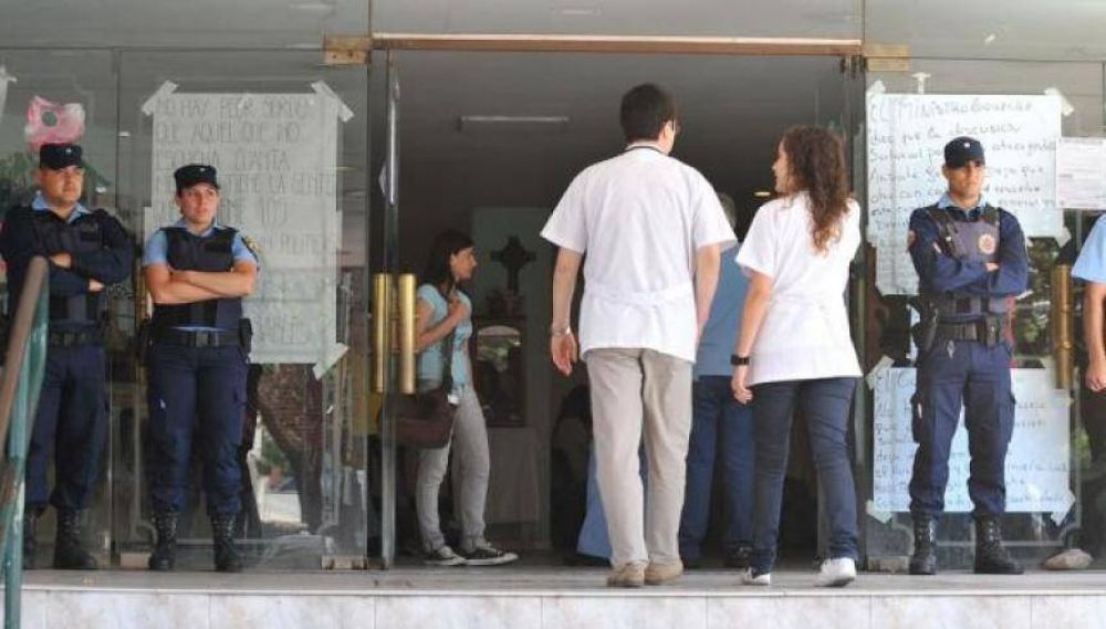 Vidal refuerza la seguridad en los hospitales p�blicos por m�s de 290 millones de pesos