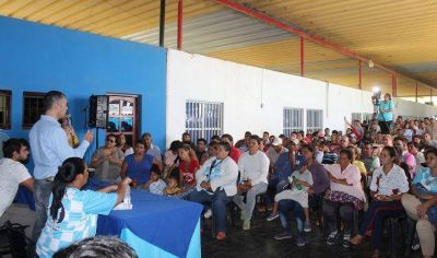 Zaragoza en asamblea p�blica habl� de gesti�n, administraci�n y pol�tica