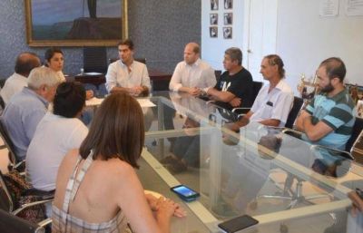 Municipio y productores firman acta para gestionar asistencia por p�rdidas  Tras el desastre h�drico