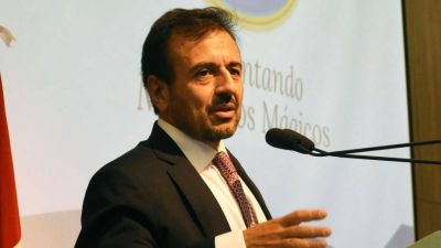 Quintana quiere ser candidato pero teme que le hablen de Farmacity