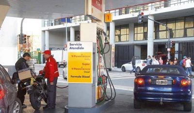 En las Estaciones de Servicio se ampl�a la brecha a favor de las naftas