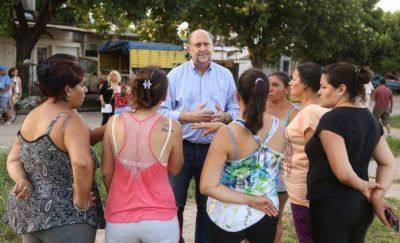 Perotti se reuni� con vecinos de Villa Gobernador G�lvez