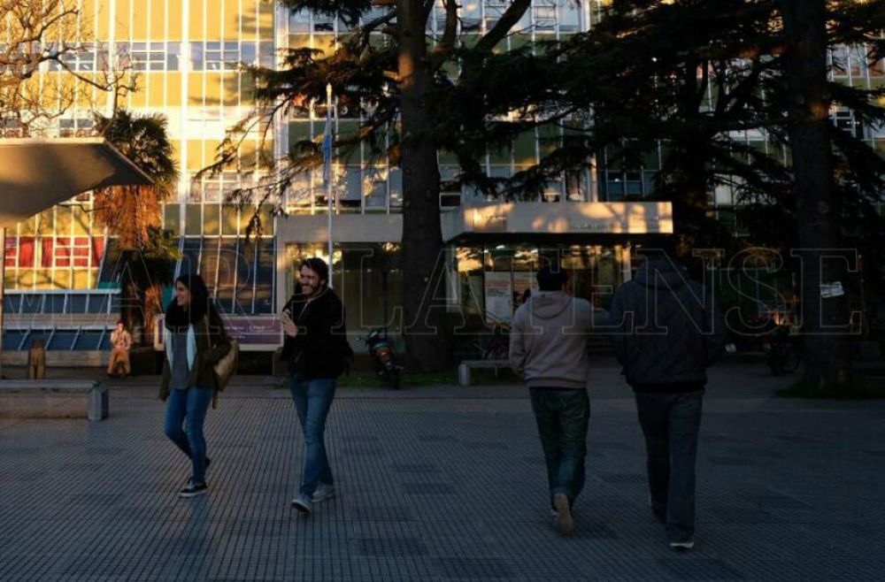 La UNMdP firm� un convenio para tener un laboratorio de medicamentos