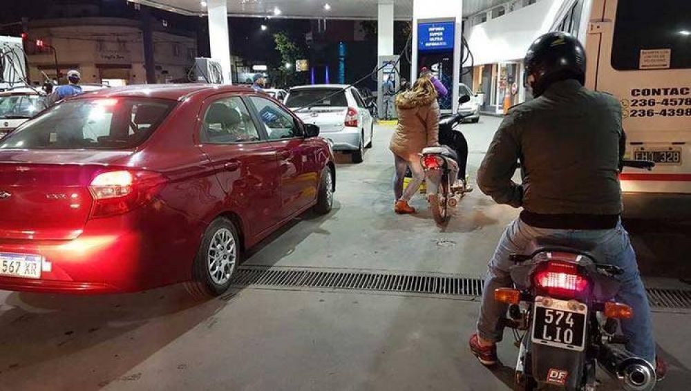 Por la recesi�n, en las Estaciones de Servicio se trabaja m�s y se carga menos