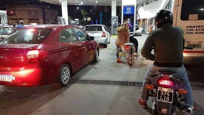Por la recesi�n, en las Estaciones de Servicio se trabaja m�s y se carga menos