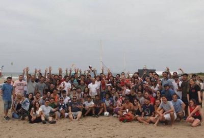 Baragiola y Maxi Abad junto a jovenes mostraron al radicalismo unido en las playas