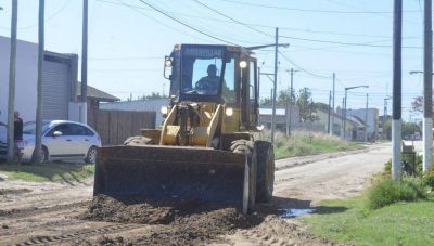Tras la recuperaci�n de motoniveladoras, se profundizan trabajos de repaso y bacheo