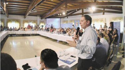 A falta de uno, ya hay ocho postulantes del PJ para enfrentar a Vidal