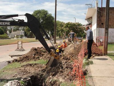 Reino observ� obra de recambio de ca�er�a de agua y extensi�n de la red cloacal