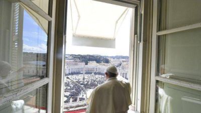 Papa en el �ngelus: el mundo necesita ver profetas en los disc�pulos de Jes�s
