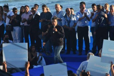 Massa llam a construir una nueva mayora para ponerle fin a un gobierno que fracas