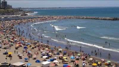 Una familia necesita entre $30.000 y $80.000 por semana para veranear en la costa bonaerense
