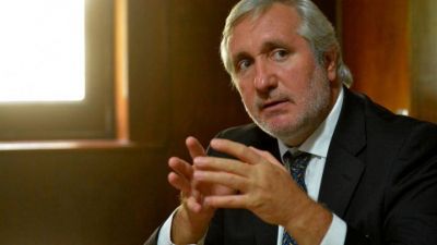 Verg�enza: Conte Grand orden� comprar un lujoso auto de 1.9 millones para su uso personal
