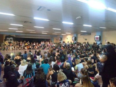 CTA-A Rosario: las mujeres preparan el #8M para visibilizar su lucha #NosotrasParamos