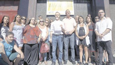 �Siguen de vacaciones y haciendo campa�a�
