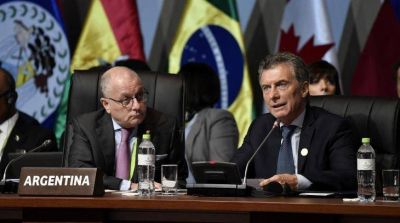 Pese a la sequ�a y gracias a la devaluaci�n, baja el rojo de la balanza comercial e ilusiona al Gobierno