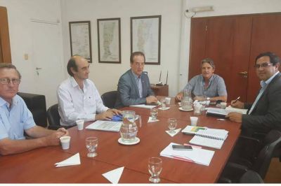 Vallejos solicit� a Garibay obras de cloacas