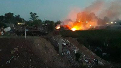 Alertan por un basural incendiado en Altos de San Lorenzo y apuntan al Municipio