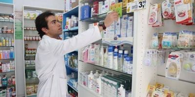 Acusan al gremio de empleados de farmacia de promover una licenciatura “trucha”