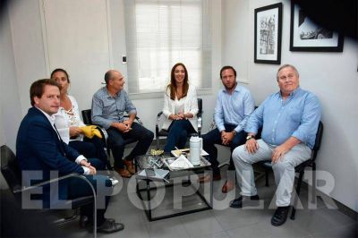 Vidal lleg� a Laprida, se reuni� con Fisher y recibi� el petitorio de los docentes