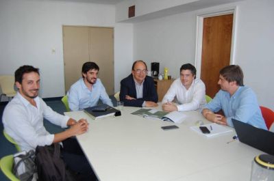 Salom�n y funcionarios gestionaron en La Plata