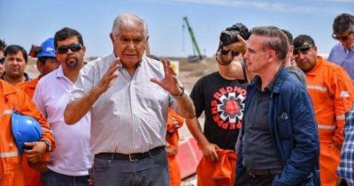 Pereyra ya espera despidos en Tecpetrol y acusa a Macri y Rocca de �tomar de rehenes a los trabajadores�