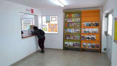 Montan una biblioteca en el Centro Integrador Complementario para ni�os y adultos