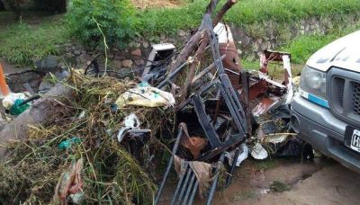 Advierten que por la basura colapsan los desag�es pluviales