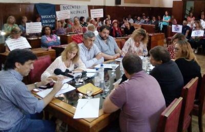 Educacion: Mourelle prendi� el ventilador y salpic� a Luis Dist�fano y Alejandro Vicente