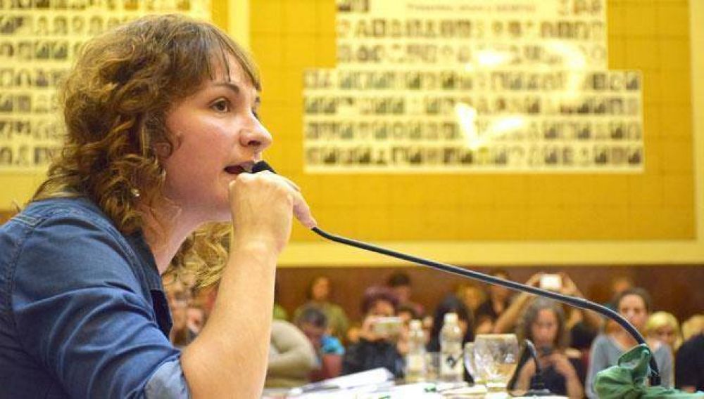 Santoro: Mourelle tiene un ensaamiento con los docentes, las mujeres y los municipales