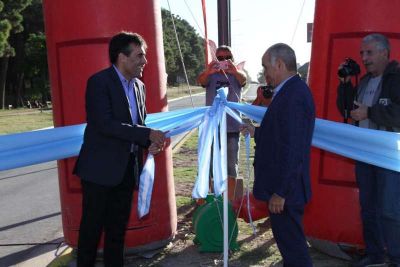 L�pez inaugur� otra obra: el pavimento y la iluminaci�n de la Avenida 10 ya son parte de la ciudad