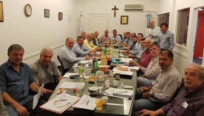 Expendedores realizan el primer encuentro del a�o y luego se reunir�n con Lopetegui