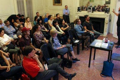 Tombolini vuelve a recorrer los barrios con consejos para ganarle a la  crisis