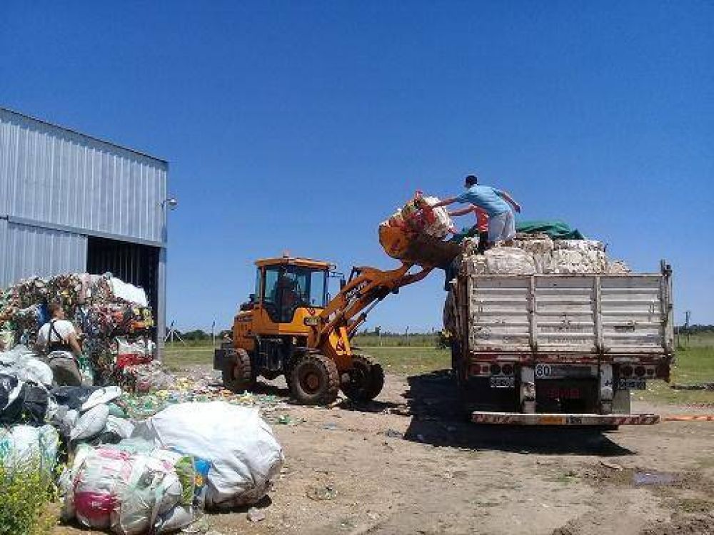Castelli: Casi 7 mil kilos de material recuperado dejaron de ser basura contaminante