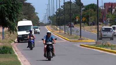 Vecinos destacan al asfalto e iluminaci�n de la Av. 10 como una obra de progreso