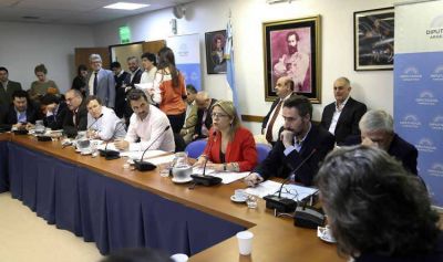 Cuestionan la escasa participaci�n de los legisladores en la defensa de los precios de los combustibles